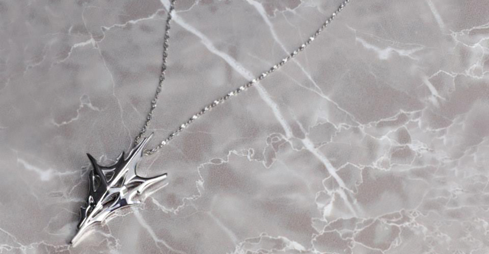 First Look at LIGHTNING RETURNS: FINAL FANTASY XIII Silver Pendant